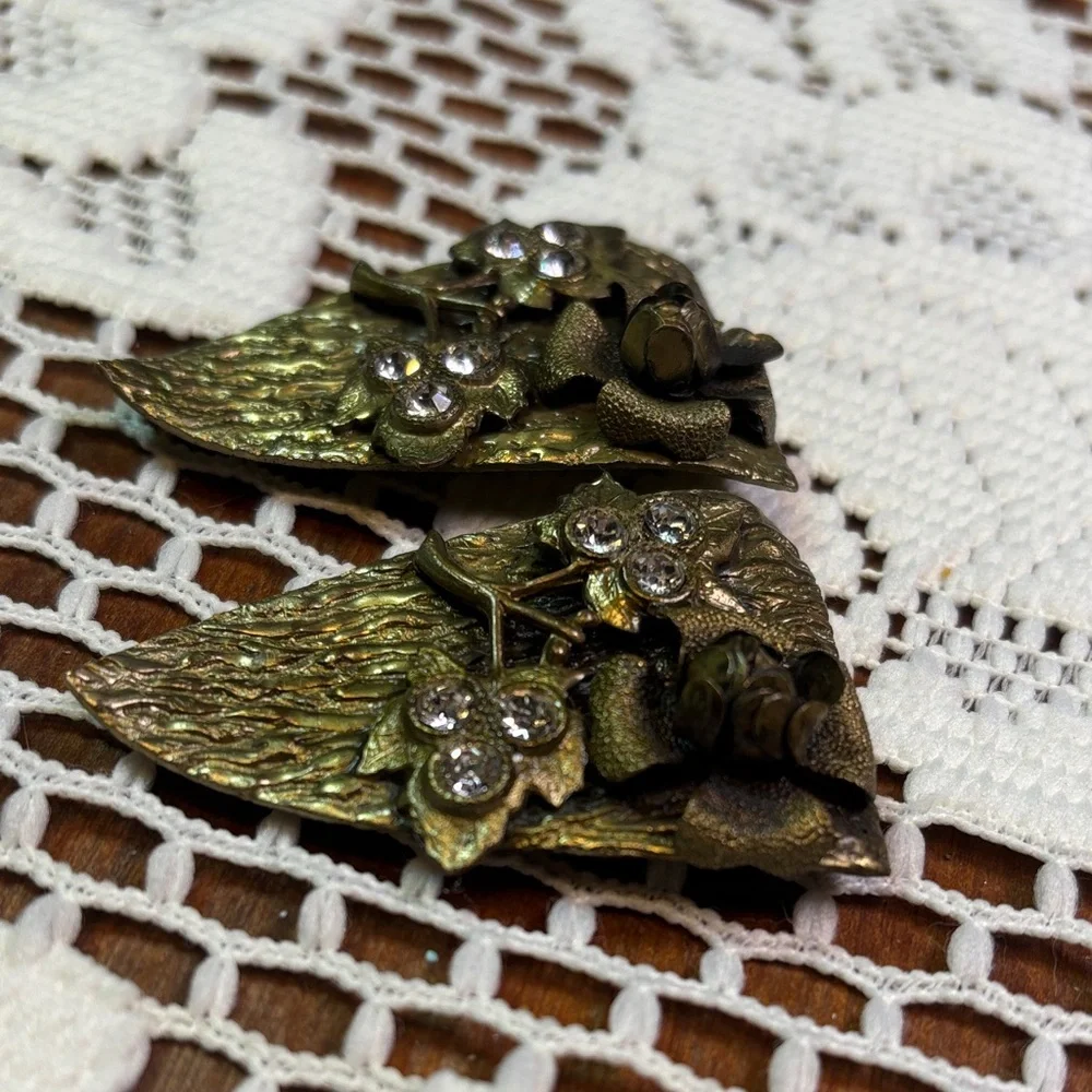 Vintage floral brass dress clips - Picture 6 of 8